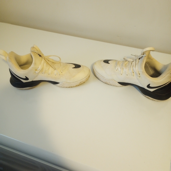 Nike sneakers, size 7 womens - Picture 4 of 4